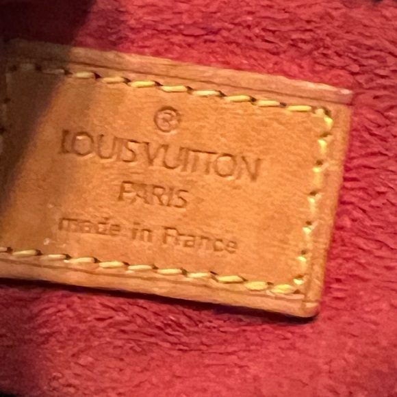 SOLD**** Authentic Louis Vuitton Excentri-Cite Handbag - Picture 14 of 16